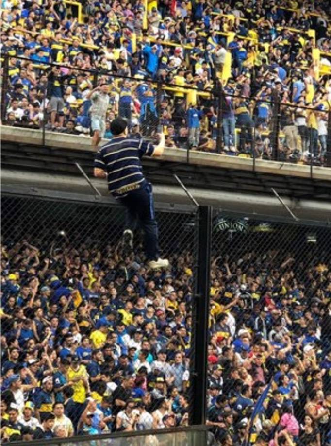 Miles de aficionados llenaron las gradas de La Bombonera en el entrenamiento de Boca Juniors.