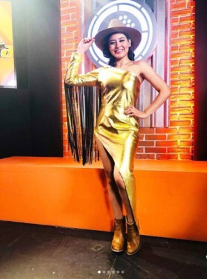 El domingo pasado la hondureña superó otro de los retos y es que le tocó cantar banda.