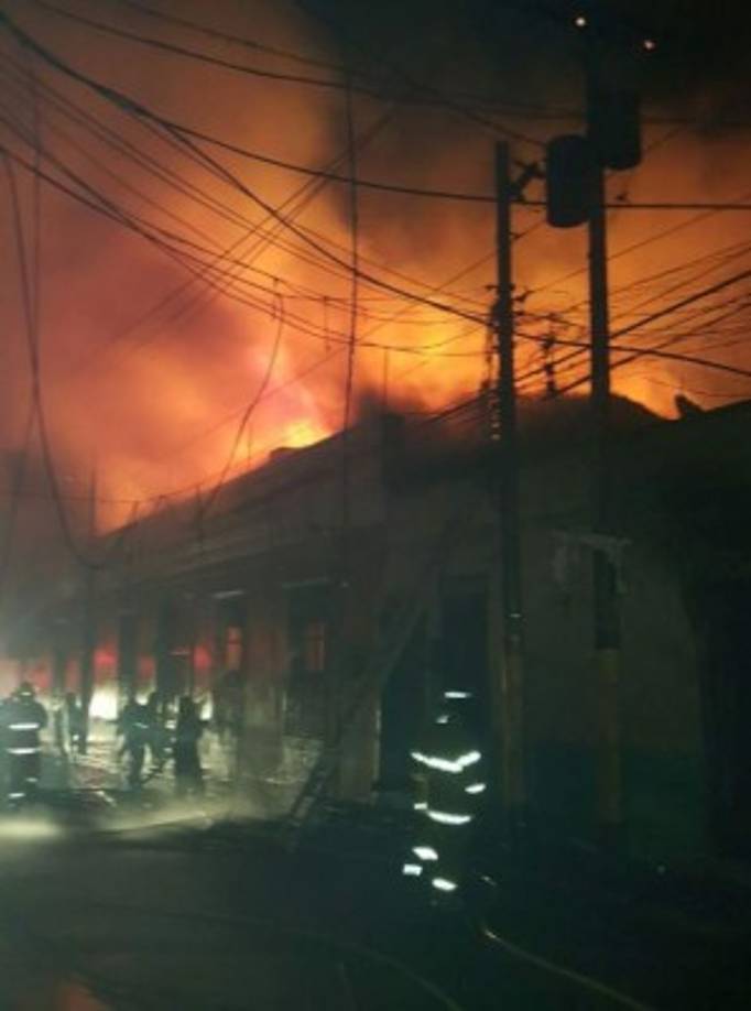 El fuego consumió el 80 % del museo, el antiguo 'piano de Tegucigalpa', toda la Biblioteca Reina Sofía, pinturas y esculturas de artistas nacionales, entre otras piezas de arte, informó el portavoz del Cuerpo de Bomberos, Oscar Triminio.<br/>