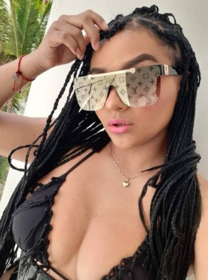 Antes de abrir la expedición en motocicleta, 'la Negrita' fue captado tomando medidas de seguridad, como la colocación del casco, sin embargo, esto no le ayudó para salvar su vida. Fotografía: Juanito LV