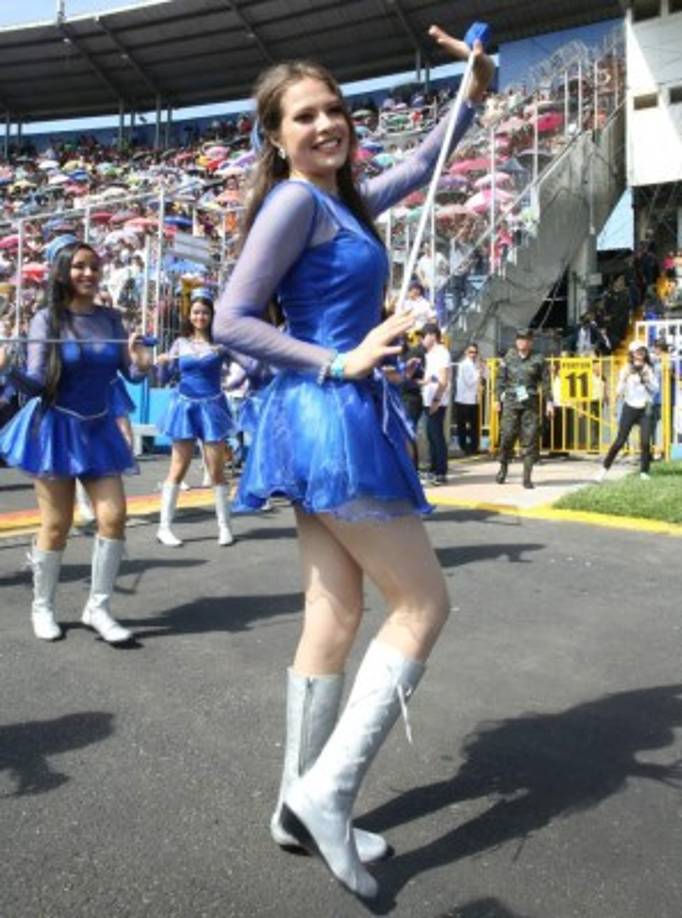 Rocío Vallecillo encantó a los capitalinos con sus delicados movimientos.