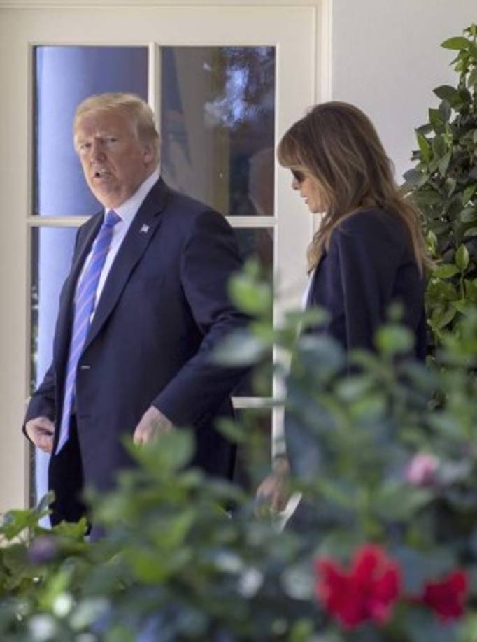 Los Trump asistieron brevemente al funeral del agente especial Nole E. Remagen, quien sufrió un accidente cerebral mientras se encontraba de guardia el pasado fin de semana en Escocia.