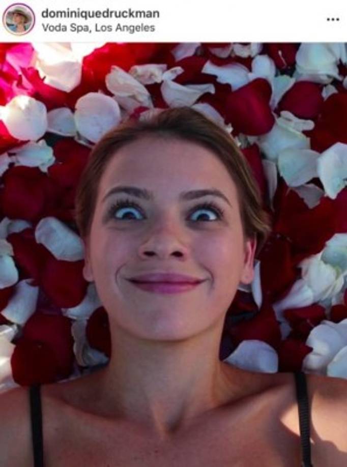 Los patrocinadores llegaron a caer en las manipulaciones fotográficas, realizadas en sesiones profesionales que simulaban por ejemplo estar en el spa más prestigioso de la ciudad cuando en realidad las imágenes fueron tomadas en el jardín de una casa.