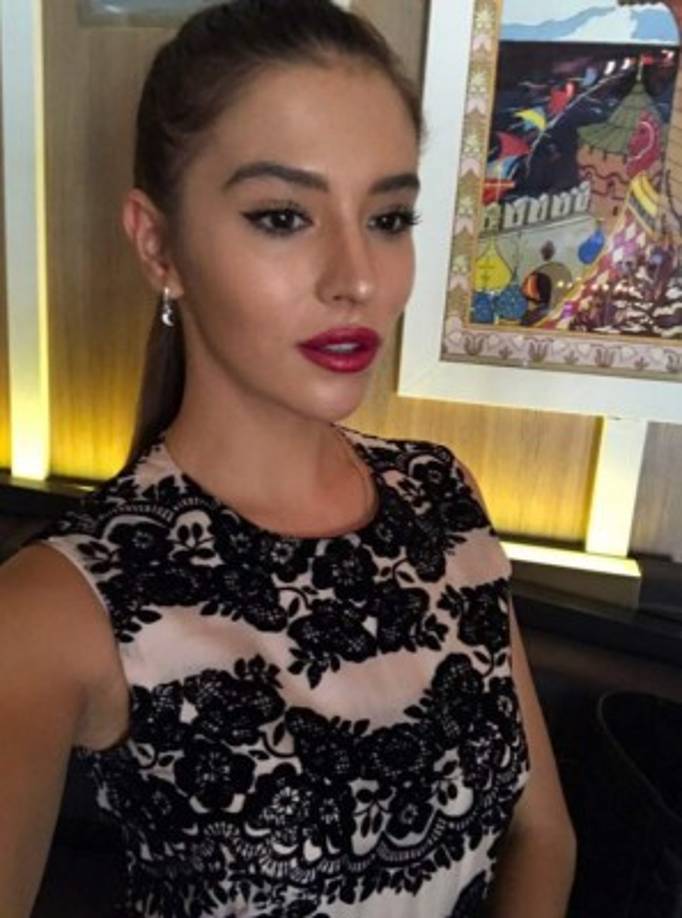 Cuando Vlasova habló con la revista DOM 1 LIFE sobre su supuesto romance con el actor de GOT, se refirió a Harington como uno de sus amigos más cercanos.