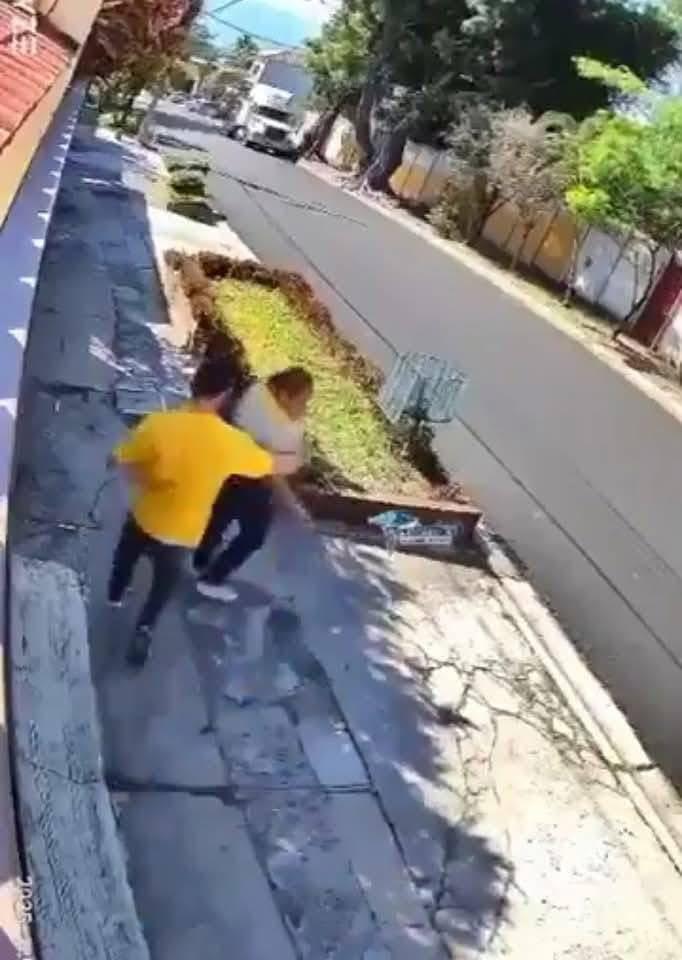 Bukele expone a asaltante hondureño; cae 24 horas después