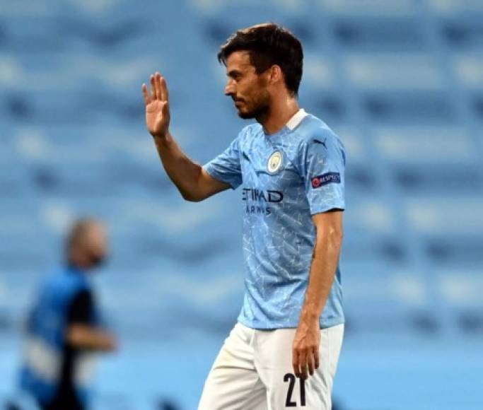 David Silva abandonará el Manchester City esta temporada, pero sigue sin equipo para el próximo curso. En declaraciones a 'Onda Cero', su padre ha comentado que 'un día me dice una cosa y al siguiente otra, pero quiere seguir en Europa. La Liga italiana le gusta muchísimo. No me importaría que fuera a Roma'. <br/><br/>Cabe recordar que, en las últimas horas, se ha especulado muchísimo con la posibilidad de que el español esté en la órbita de la Lazio, algo que su director deportivo negó hace unos días.