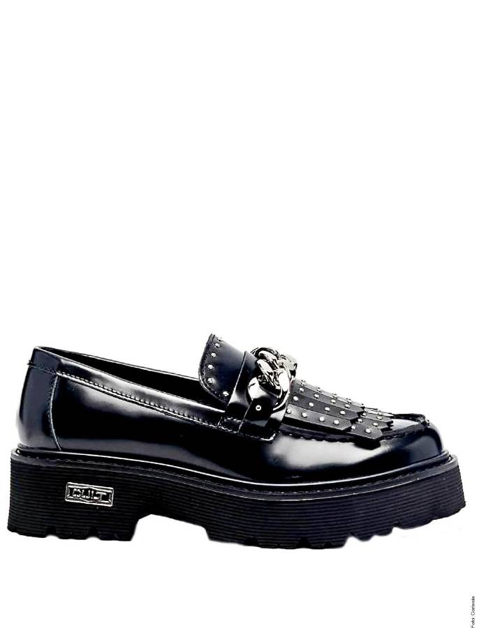 Estilo rockero: Hay variaciones, por supuesto: un mocasín con triple suela, que da un estilo más “rockero” al cliente, o un modelo todoterreno, para los que les gusta lucir un aspecto montañero.