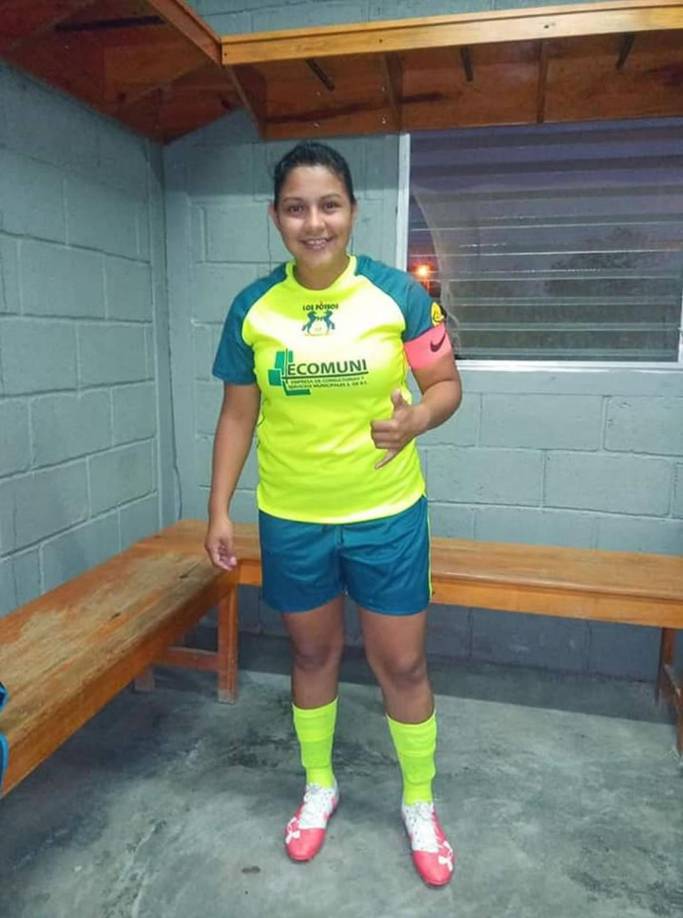 Su exequipo, así como también los equipos rivales del Montecarlo, subieron un video de Rosmery anotando una verdadera joya de gol.