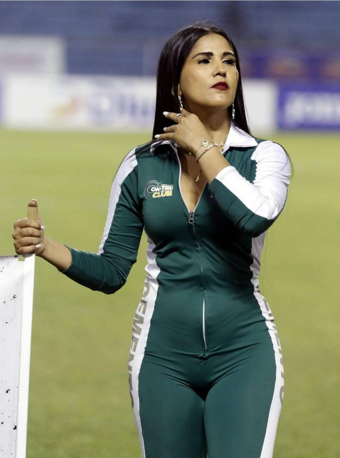 Otra linda chica que modela la marca de uno de los patrocinadores del Marathón.