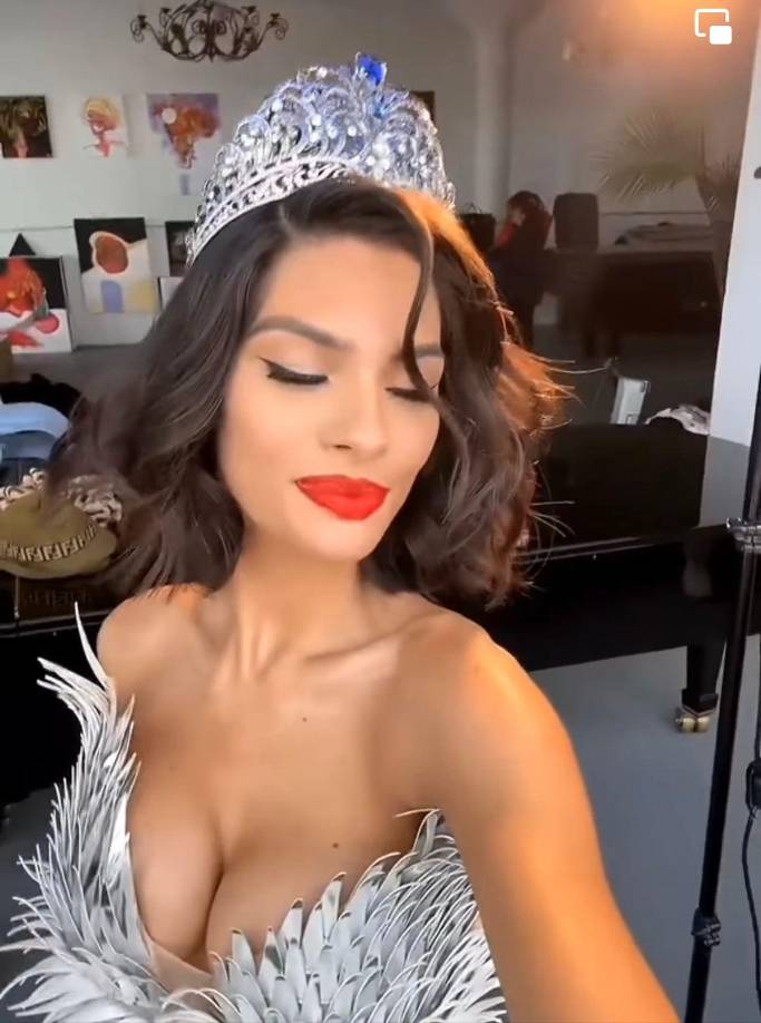 En un reel en la cuenta oficial de Instagram la organización del Miss Universo mostró a la Miss Universo Nicaragua, sacando sus mejores poses con diversos outfit que la distinguen como la mujer más bella del mundo.