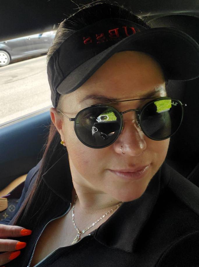 Cuando agentes del Departamento de Policía de Englewood (EPD, por sus siglas en inglés) llegaron a la escena determinaron que la mujer ya había muerto.