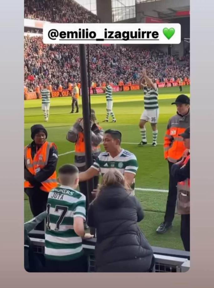 Muy querido Emilio Izaguirre por la afición del Celtic. Así se pudo ver al final del juego, donde perdieron 2-0 ante las leyendas del Liverpool.