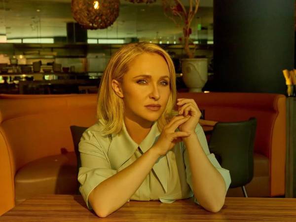 Diversas personalidades de la industria de Hollywood lamentaron este lunes la inesperada muerte de la actriz estadounidense Hayden Panettiere a sus 36 años, una persona a la describieron como un alma sabia y madura con un corazón profundo.