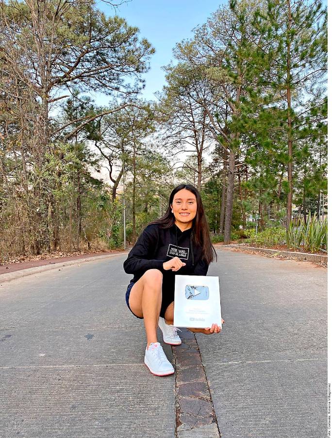 Tiene mas de 150 mil suscriptores en su canal de YouTube.