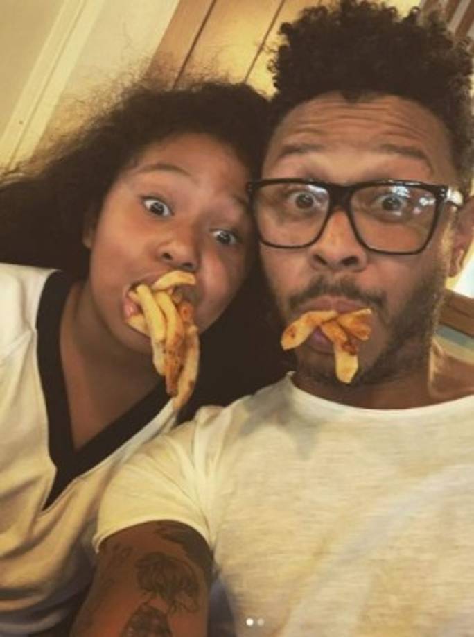 'Estoy volviéndome loco de amor, cuando todo proviene del lugar correcto y del corazón, es muy fácil ser papá. A veces entiendo a las madres solteras, las admiro y son unas heroínas; porque cuando amas algo, nada es sacrificio, al contrario, quieres hacer más y todo por ellos”, dijo el cantante.<br/><br/>