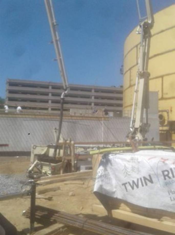 Noé Cruz Cardoza trabaja en una construcción en Washington.