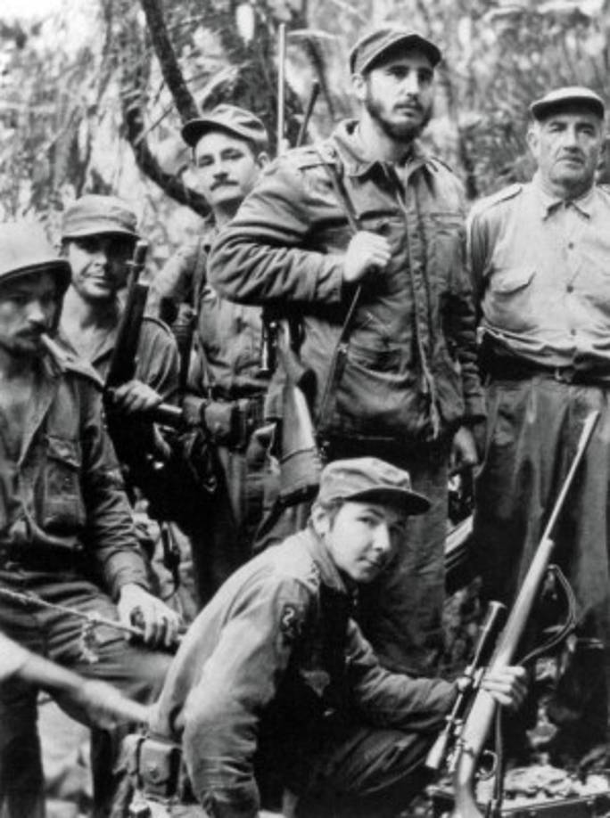 Foto tomada el 1 de junio de 1957. Fidel Castro, su hermano Raúl Castro y Ernesto Che Guevara.