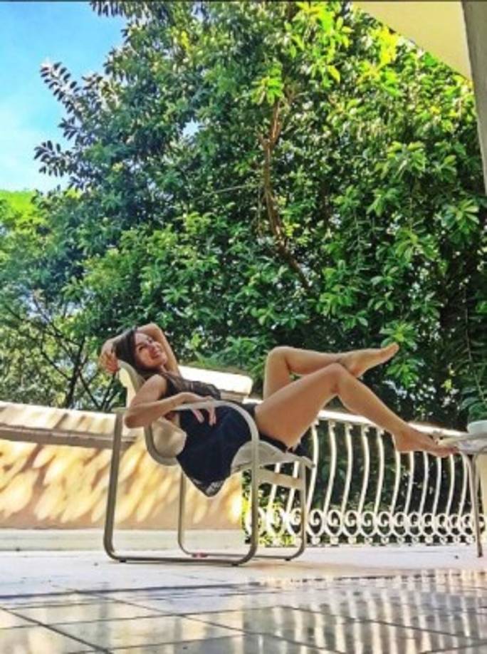 Tras largas jornadas de grabación, Carmen Villalobos disfruta en la intimidad de su hogar.