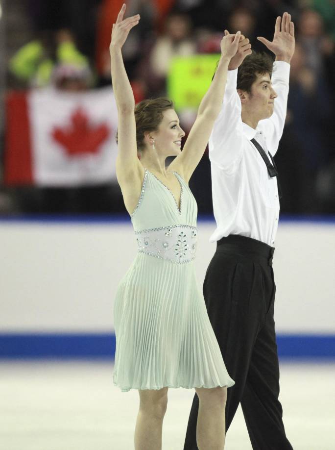 El hijo de la patinadora se encontraba en la parte trasera del automóvil, por lo que milagrosamente sobrevivió al impacto.