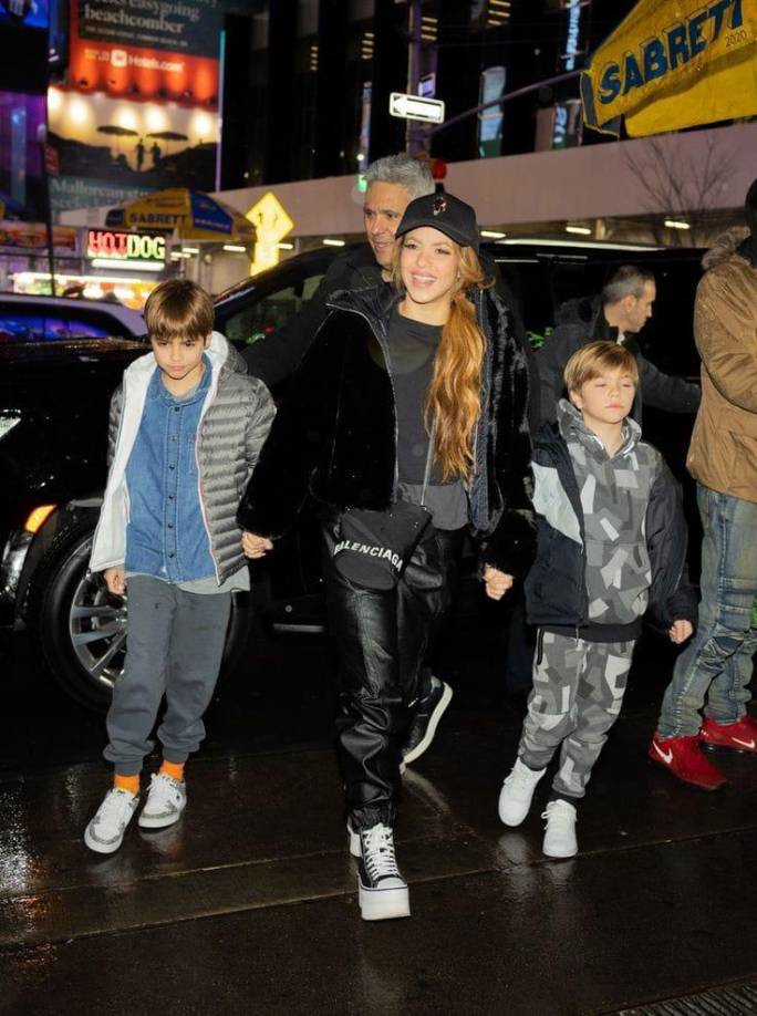 Por este motivo la cantante podría pedir la custodia completa de los niños, para que sus hijos no tengan la obligación de pasar mucho tiempo en la casa del exfutbolista. 