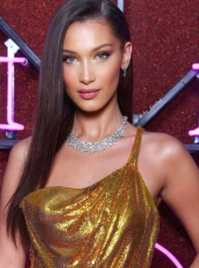 Bella Hadid:<br/>Isabella Khair Hadid (Los Ángeles, California; 9 de octubre de 1996), más conocida como Bella Hadid, es una modelo estadounidense.