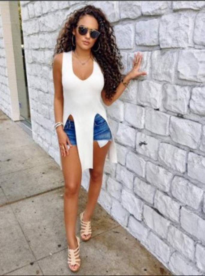 La actriz heredó sus hermosos genes de sus padres: Steven y Michelle Pettis. Su padre es afroamericano y su madre es irlandesa, italiana y francesa.