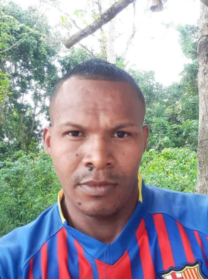 Según se conoció, los agentes del orden salieron en una patrulla a darle persecución a varios hombres armados que se conducían en un vehículo, por una zona montañosa y rodeada de fincas de palma africana.