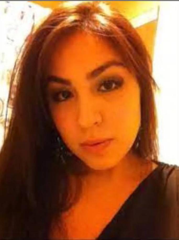 De acuerdo a testigos, el 15 de mayo del 2012, Arnaldo Jiménez apuñaló hasta matar a Estrella Carrera la noche de la boda civil.