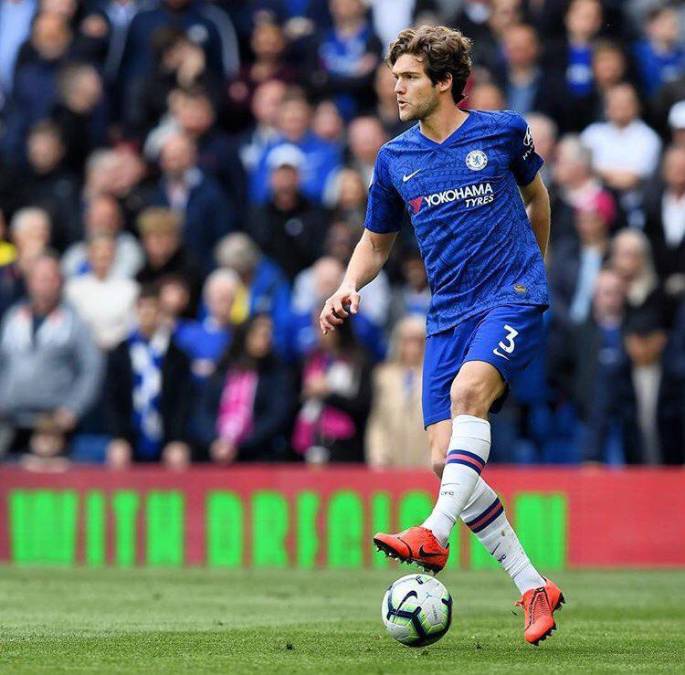 Marcos Alonso: Lateral zurdo que quiere regresar a España y su destino elegido es el Barça para poder estar cerca también de la familia. Sin embargo el Chelsea no lo quiere vender. 