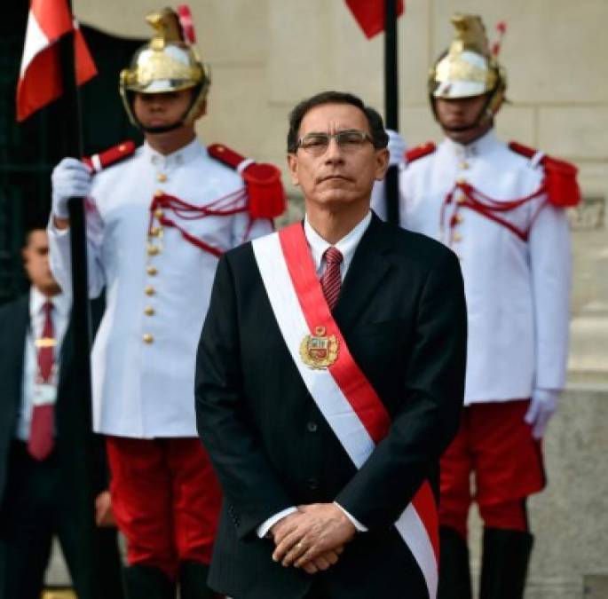 El presidente de Perú, Martín Vizcarra, que tomó el poder tras la renuncia de Pedro Pablo Kuczynski, es uno de los mejor evaluados por su manejo de la crisis política en Perú.