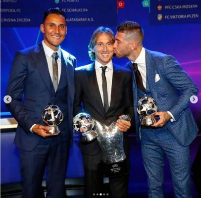 Así felicitó Sergio Ramos a Luka Modric, con un besito por su doble premio en la Gala de la UEFA.