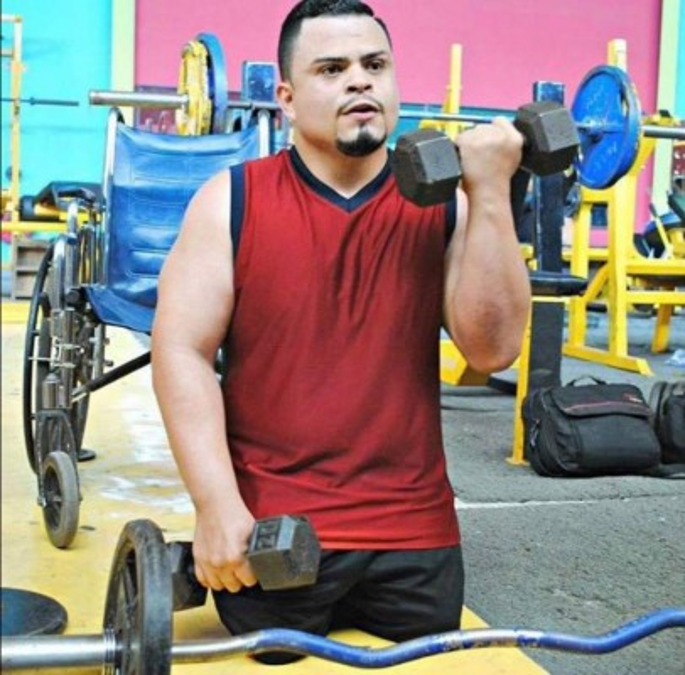 Arnold Alvarado, el hondureño que sueña viajar por el mundo para contar