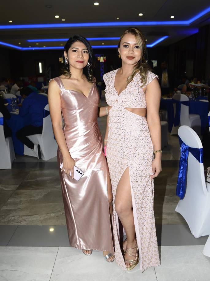 Nely García y Wendy Hernández.