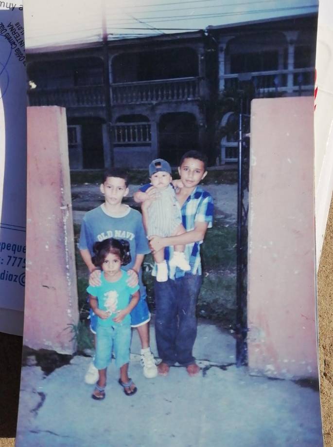 Ivor es el menor de cinco hijos que tuvo Glenda Suyapa Salinas. Daniel tiene 36 años y es el mayor.