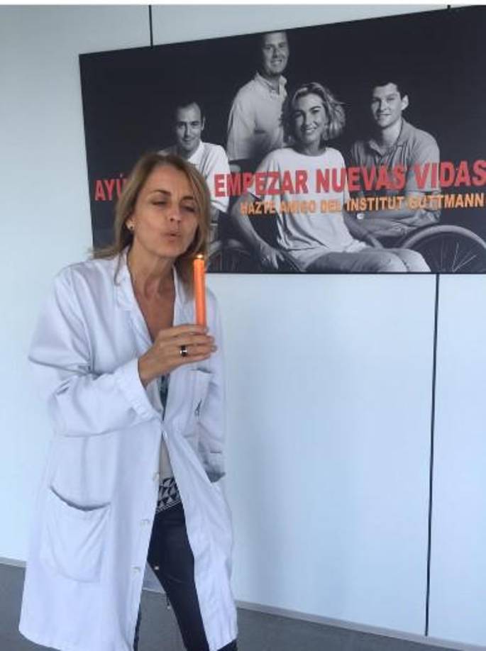 Montserrat Bernabéu es una prestigiosa doctora especializada en rehabilitación de pacientes con daños neurológicos: hasta 2018 fue jefa de la Unidad de Daño Cerebral del hospital Institut Guttmann de Badalona.