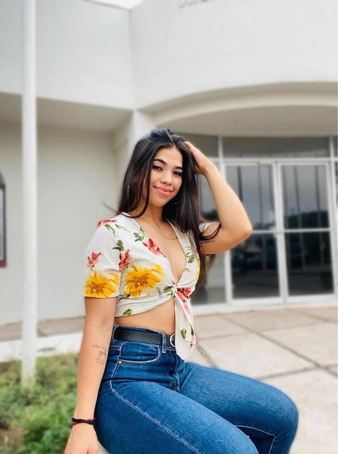 Así es Sofía Alemán, la hermosa atleta hondureña que destaca en levantamiento de pesas.