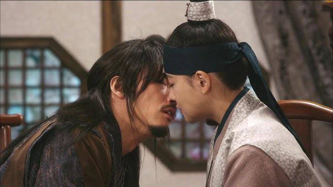 En 2015 participó en su primera serie dramática, Shine or Go Crazy. Ese mismo año actuó en My Mom. Esta actuación le valió una nominación en los MBC Drama Awards 2015 en la categoría de Mejor Actor Revelación. 