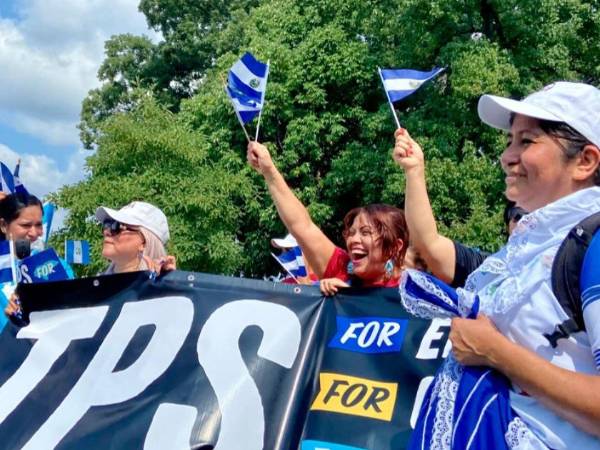 El presidente de la Asamblea Legislativa de El Salvador, Ernesto Castro, dijo este jueves que los salvadoreños amparados por el Estatus de Protección Temporal (TPS) en Estados Unidos cuentan con más tiempo para buscar su regularización migratoria.