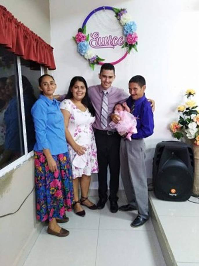 Pablo Hernández compartió una dulce fotografía familiar junto a su padre: 'Mi súper Papá', escribió.