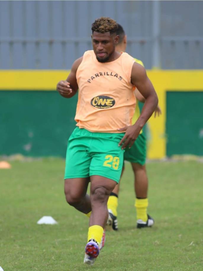 El lateral izquierdo Arnaldo Urbina, que jugó el torneo pasado con el Honduras Progreso, jugará con el Parrillas One de la Liga de Ascenso en el Torneo Clausura 2023.