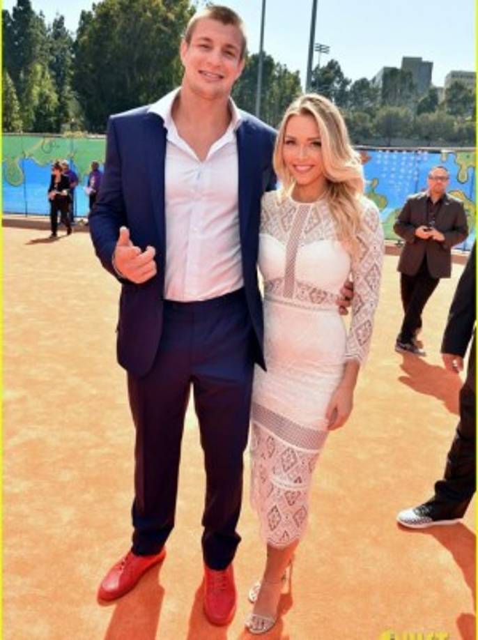 Camille Kostek es una escultural modelo y estrella del fitness.