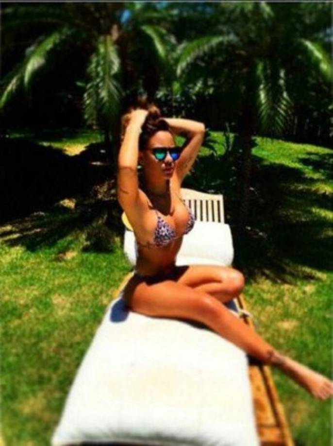 Su objetivo es ser más popular que su propio hermano y así labrarse un futuro sobre las pasarelas.