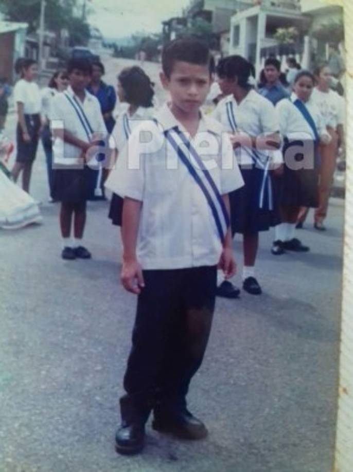 Siempre fue un alumno con excelencia académica. Le encantaban las matemáticas. Su padre es el reconocido atleta Santiago Fonseca.