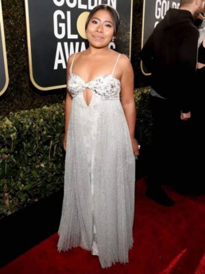 Globos de Oro 2019<br/><br/>El vestido más controversial que ha usado la actriz fue un diseño de Miu Miu que no le tallaba bien.