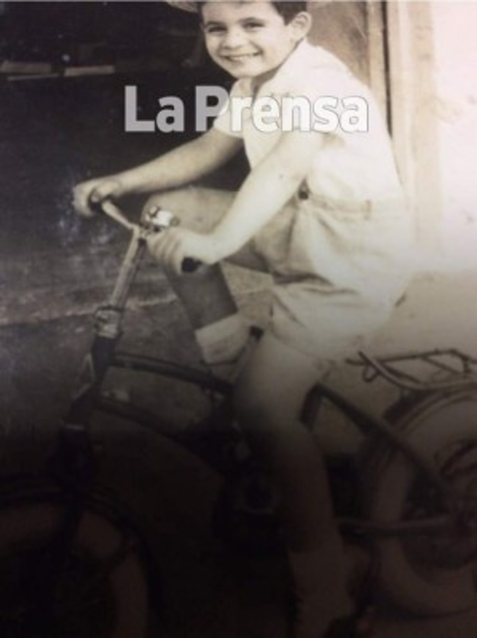 Tuvo una niñez feliz. Es ingeniero industrial y tiene una maestría en administración de empresas. Asegura que los hondureños merecen un cambio por eso pide una oportunidad este 26 de noviembre.