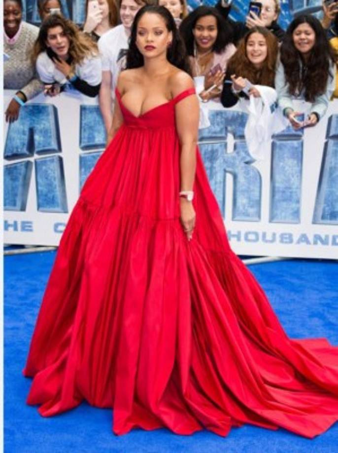 Rihanna tuvo herpes oral, muchos aseguran que se lo contagió su exnovio Chris Brown.