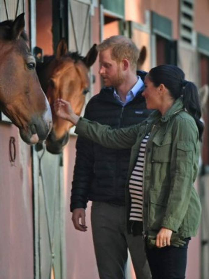 La pareja, que llegó el sábado por la noche a Marruecos, su último viaje al extranjero antes del nacimiento de su primer hijo, previsto para dentro de pocas semanas, centró su visita en la educación, la condición de la mujer y la integración social de los jóvenes.