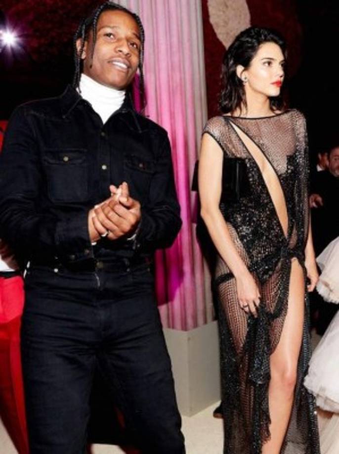 A$AP Rocky<br/><br/>En 2017 mucho se habló de una relación entre la modelo de Victorias's Secret y el rapero A$AP Rocky, con quien fue vista en múltiples ocasiones.<br/><br/>
