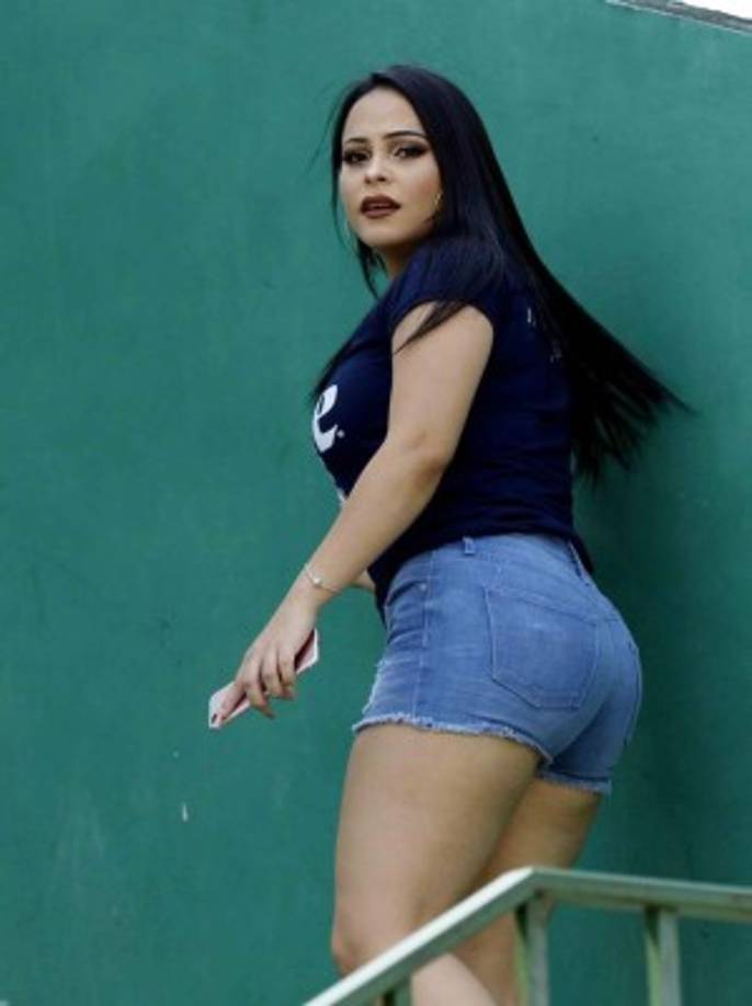 La hermosa edecán Jeimy Álvarez se había ausentado de los estadios y hoy volvió para el clásico sampedrano.
