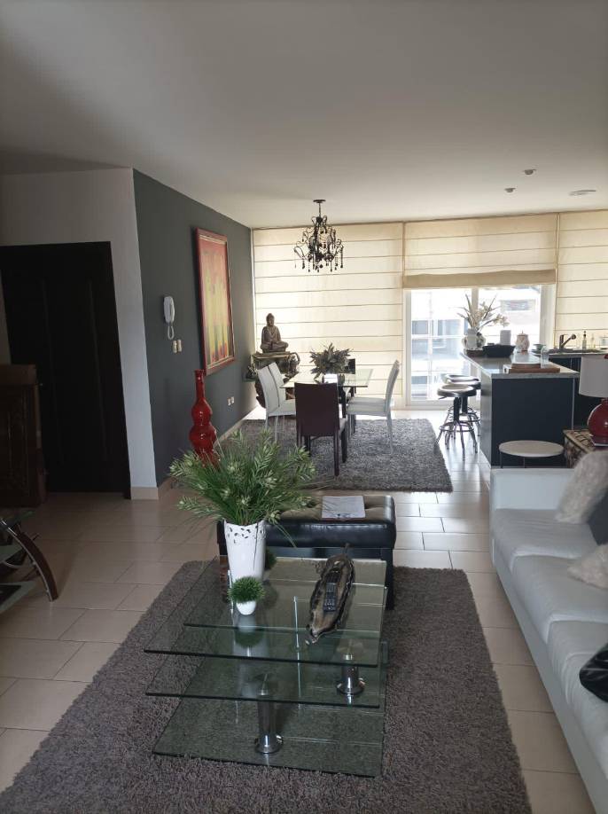 Ayer en la capital se aseguraron tres viviendas en residenciales El Sauce y Los Hidalgos y un edificio de condominios denominado Versalles en las Lomas del Guijarro, al igual que propiedades de Transportes Tita en Santa Bárbara.